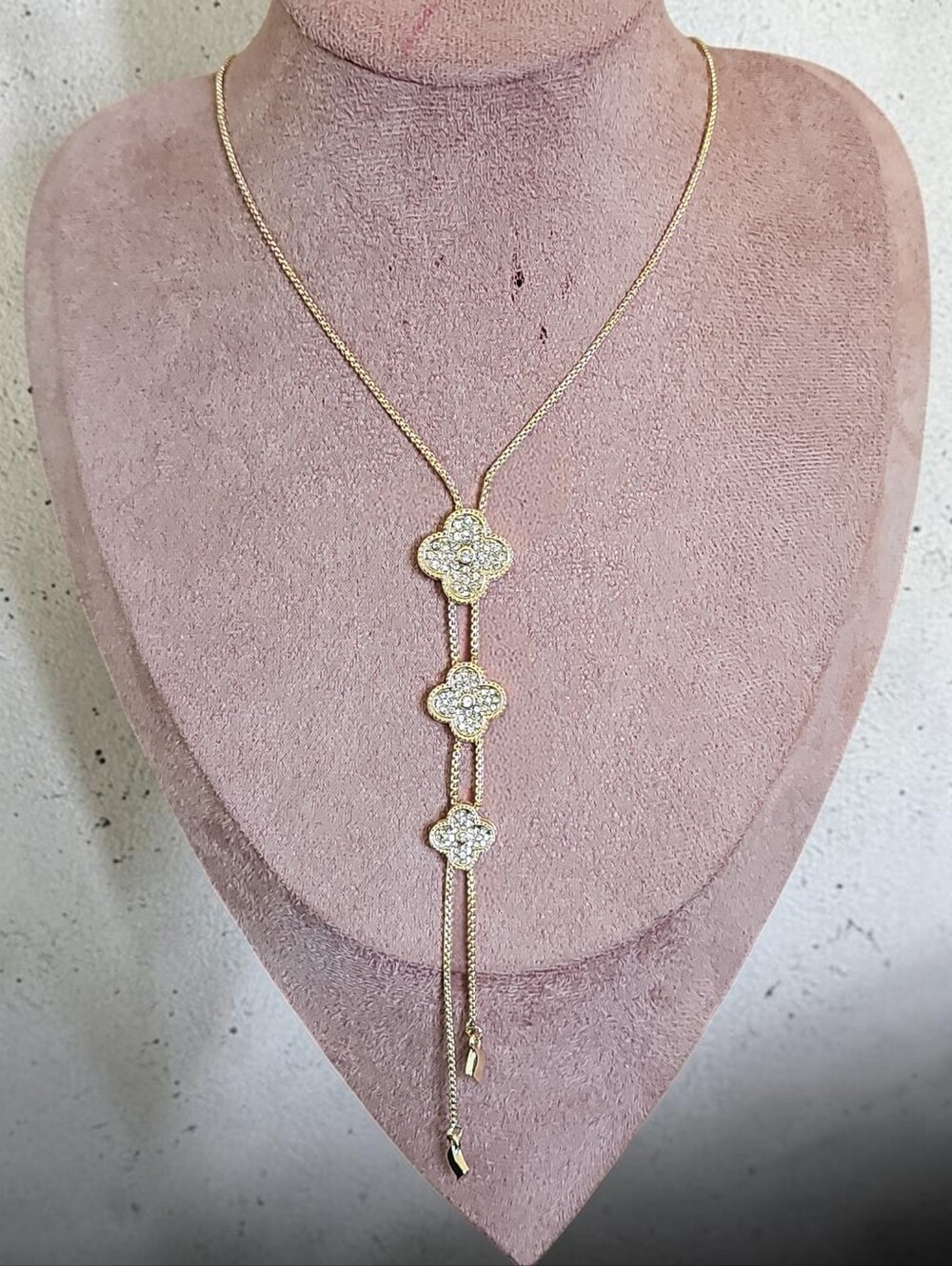 PIPER Nwt Gold Tone Crystal Lariat Necklace with Clover Motifs